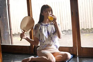 Mùa hè buồn chán ở quê trả bài người vợ cạnh nhà thiếu thốn vì lấy chồng già