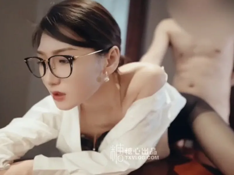 Vào phòng riêng được cấp trên nữ dâm đãng mút củ khoải cho