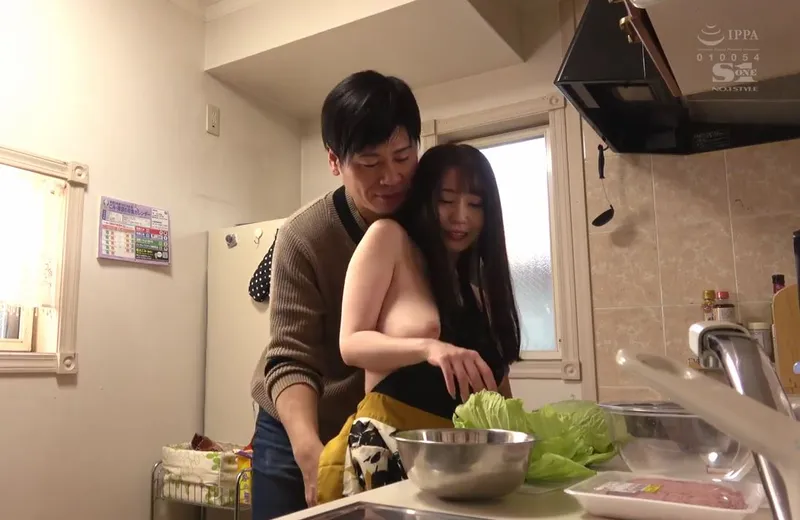 Nghi ngờ người vợ "đi ngoài", ông chồng lén lắp camera và chứng kiến tất cả