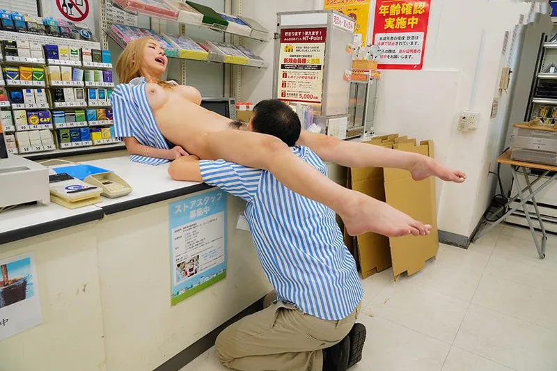 Anh tiền bối tống tình thiên thần nhỏ ngổ ngáo của chủ cửa hàng tiện lợi